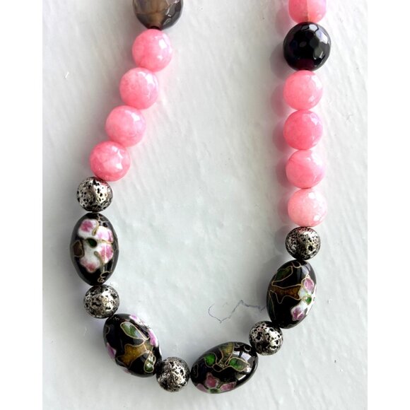 Pink & Black Beaded Necklace With Floral Cloisonné Beads & Silver Accents 14" Le - Picture 3 of 7